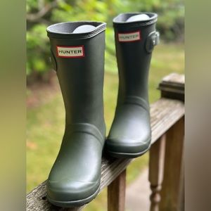 Olive green Hunter boots, size 5